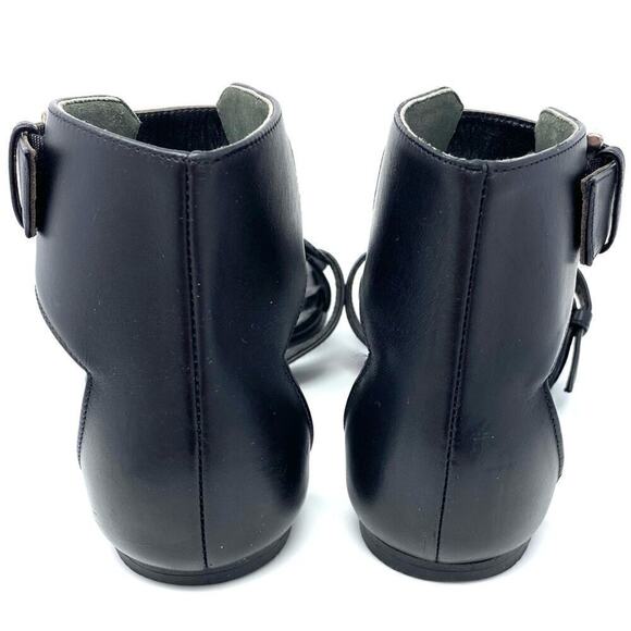 ALEXANDER MCQUEEN FLAT BLACK GLADIATOR SANDAL WITH FAUX TORTOISE BUCKLES DETAIL - Picture 6 of 14